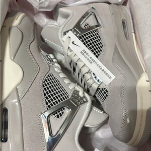 Jordan 4 in Gray and Silver